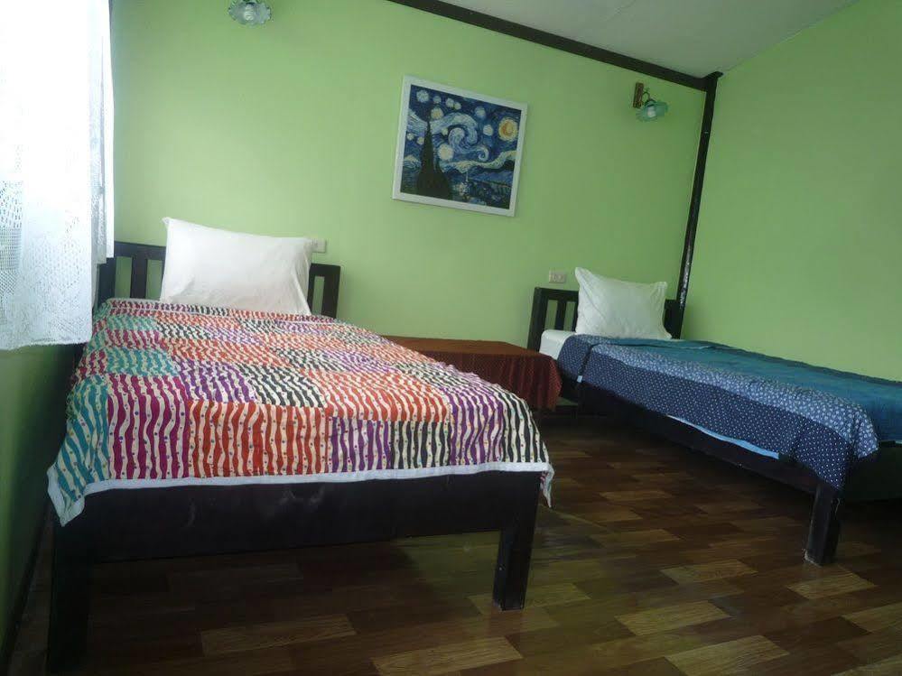 Noom Guesthouse Lop Buri Eksteriør billede